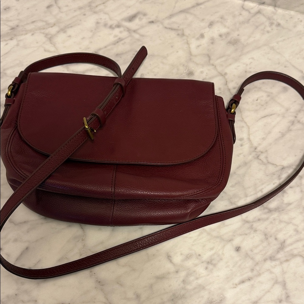 Fossil  Elegant Burgundy Leather Crossbody Bag